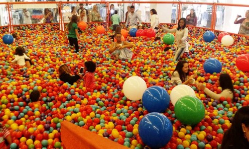 VR: Mar de Bolinhas é atração de férias no Sider Shopping